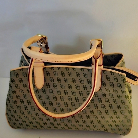 Dooney & Bourke Handbags - DOONEY & BOURKE BUCKLE SATCHEL HANDBAG TAN BROWN SIGNATURE SHOULDER BAG